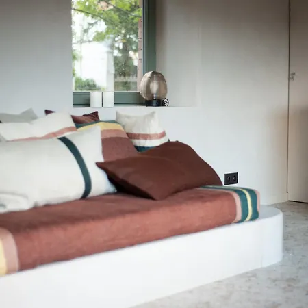 B'guest Sleep & Retreat Bed and breakfast Brujas